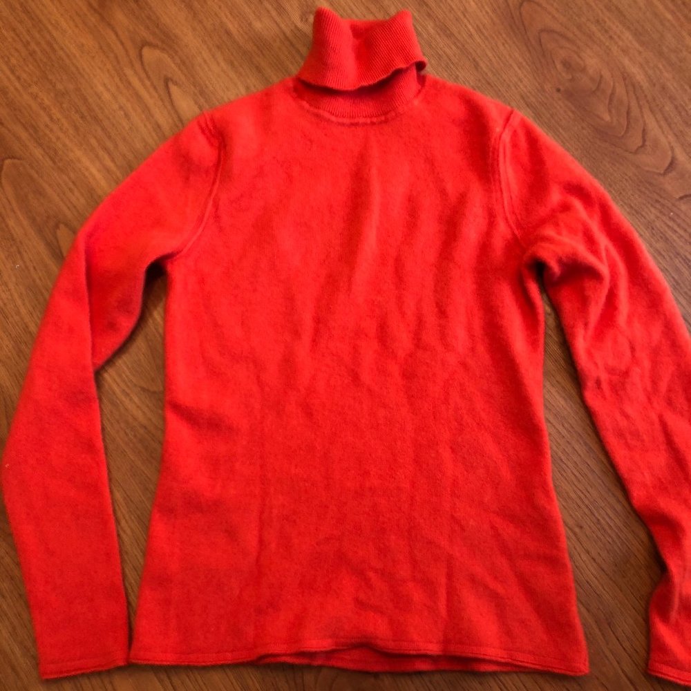 100% Cashmere Turtleneck Sweater
